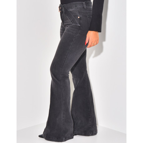 Jeans mit hoher Taille & Schlaghose mit Gürtel