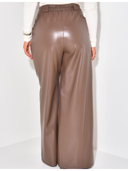 Straight-leg leatherette trousers with darts