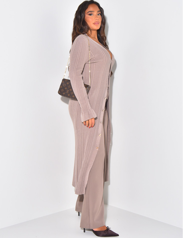 Lange Weste mit goldenen Knöpfen