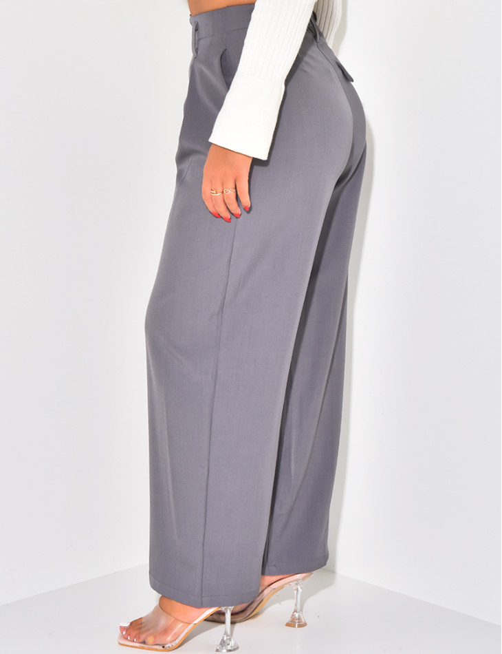 Tailored trousers with pleats