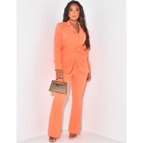 Ensemble de tailleur à ceinture large et pantalon patte d'eph