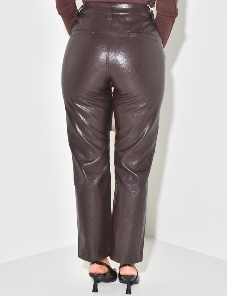 Pantalon en similicuir brillant taille haute