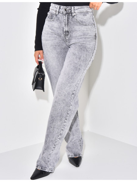 High-waisted stretchy jeans with destroy effect