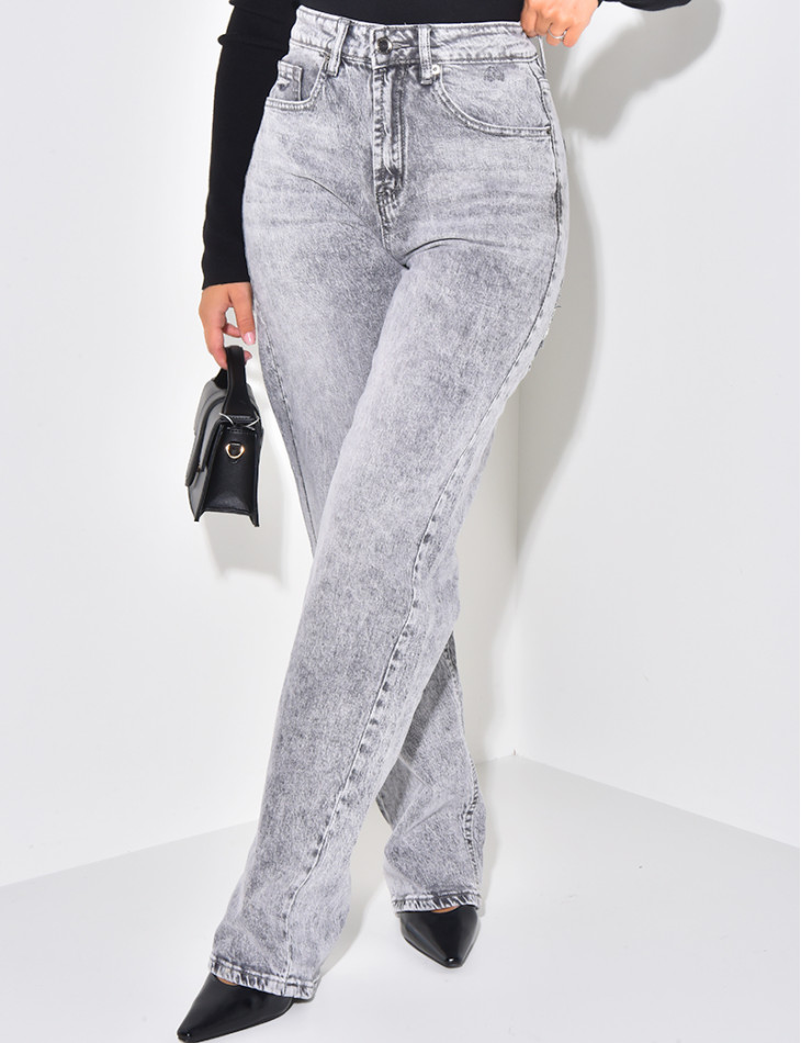 High-waisted stretchy jeans with destroy effect