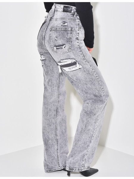 High-waisted stretchy jeans with destroy effect