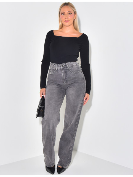 Weicher Pullover mit quadratischem Kragen ( kann auf 2 Arten getragen werden).