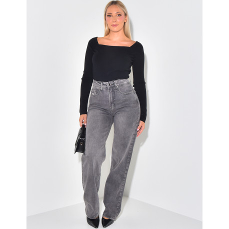 Weicher Pullover mit quadratischem Kragen ( kann auf 2 Arten getragen werden).