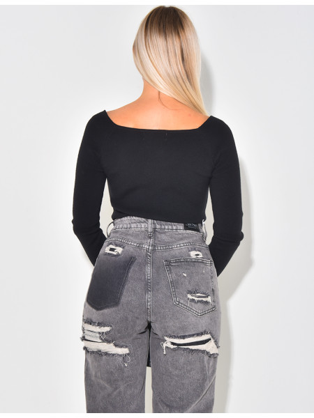 Weicher Pullover mit quadratischem Kragen ( kann auf 2 Arten getragen werden).