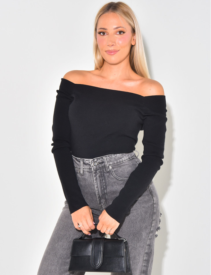 Weicher Pullover mit quadratischem Kragen ( kann auf 2 Arten getragen werden).