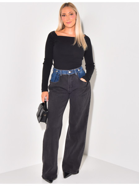 Gerade geschnittene Jeans mit kontrastierenden Jeanseinsätzen.