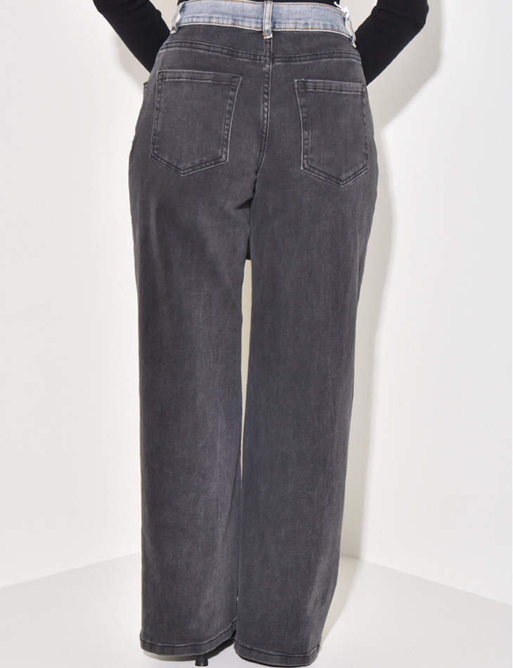 Straight-leg jeans with contrasting denim inserts