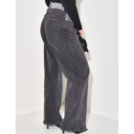 Straight-leg jeans with contrasting denim inserts
