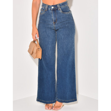High-waisted stretchy jeans