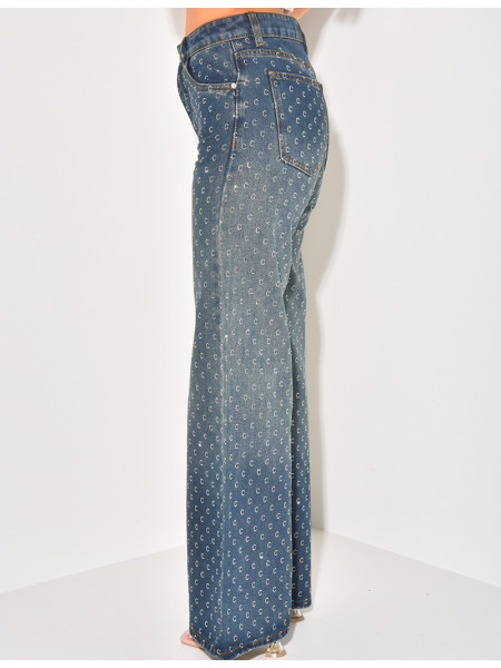 Gerade geschnittene Jeans mit Buchstaben C aus Strasssteinen.