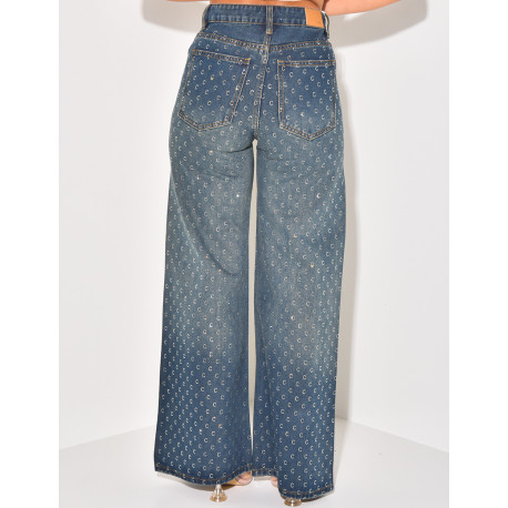 Gerade geschnittene Jeans mit Buchstaben C aus Strasssteinen.