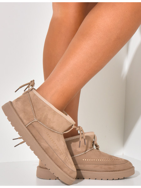 Genähte Hausschuhe aus Wildleder