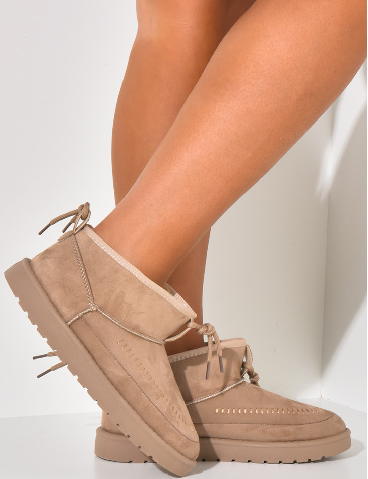 Genähte Hausschuhe aus Wildleder