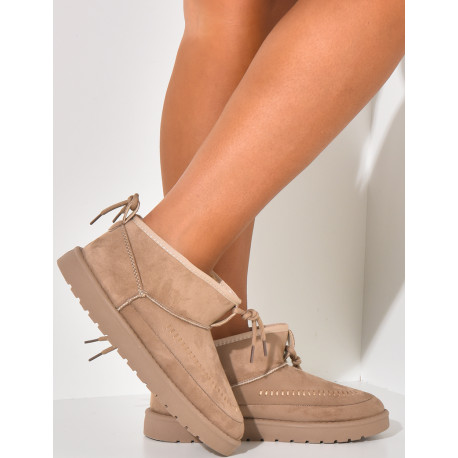 Genähte Hausschuhe aus Wildleder