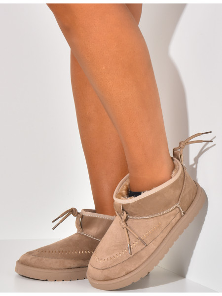 Genähte Hausschuhe aus Wildleder