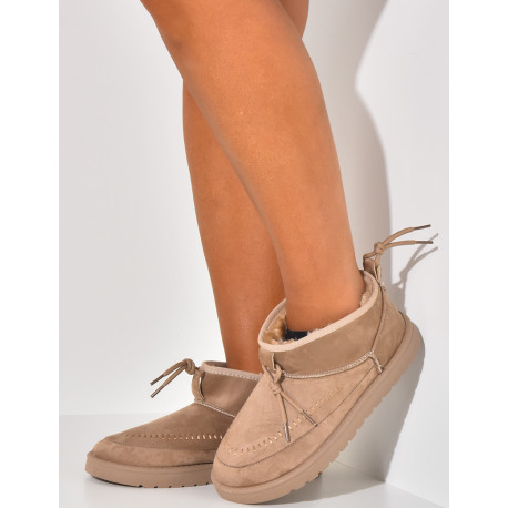 Genähte Hausschuhe aus Wildleder