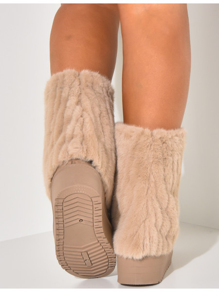 Wildlederstiefeletten mit Fellklappe