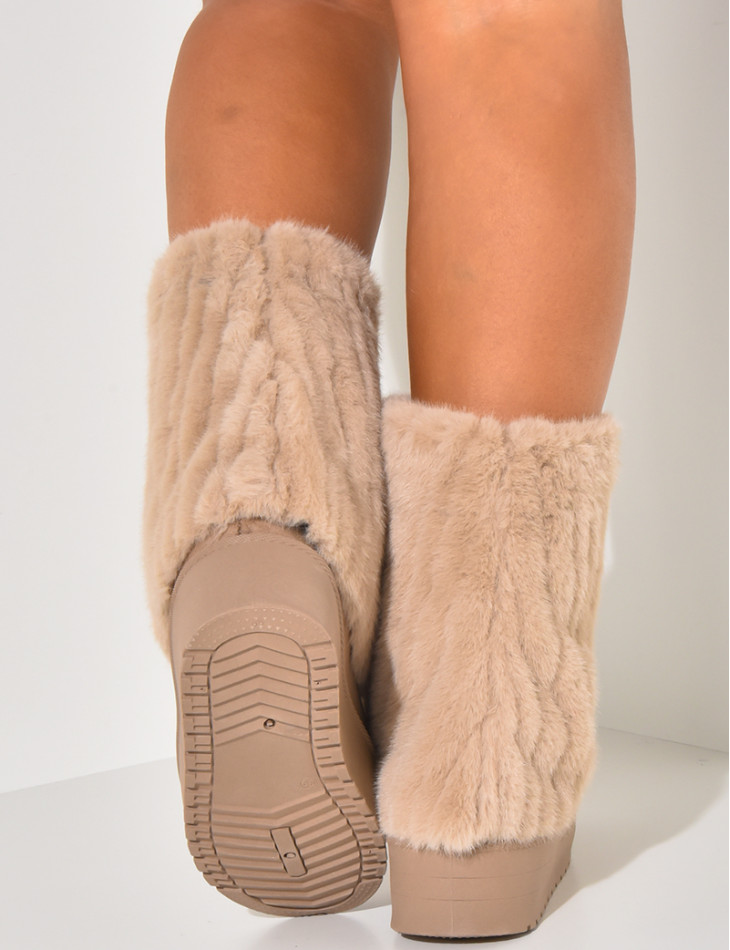 Wildlederstiefeletten mit Fellklappe