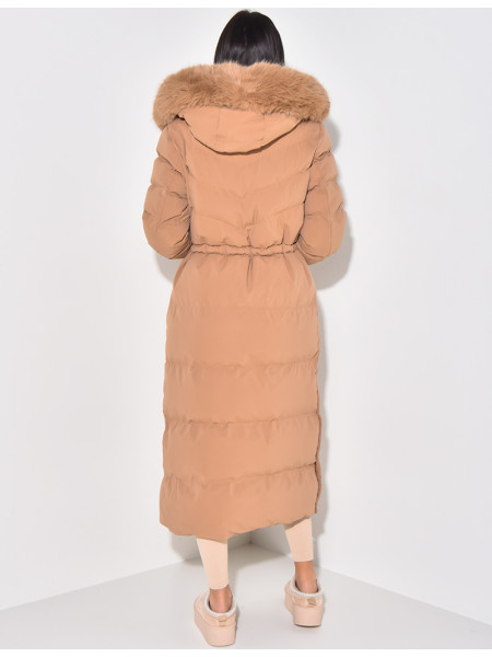 Doudoune longue à capuche fourrée