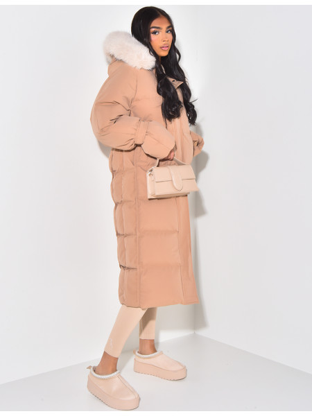 Doudoune longue à capuche en fourrure