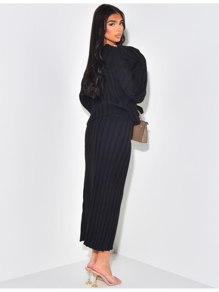 Long skirt and v-neck jumper in ribbed knitwear