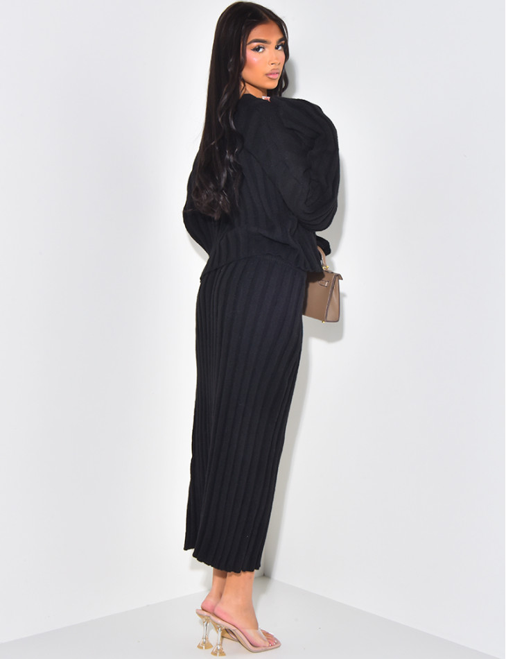Long skirt and v-neck jumper in ribbed knitwear