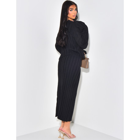 Long skirt and v-neck jumper in ribbed knitwear