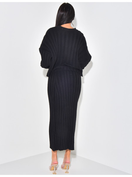 Long skirt and v-neck jumper in ribbed knitwear