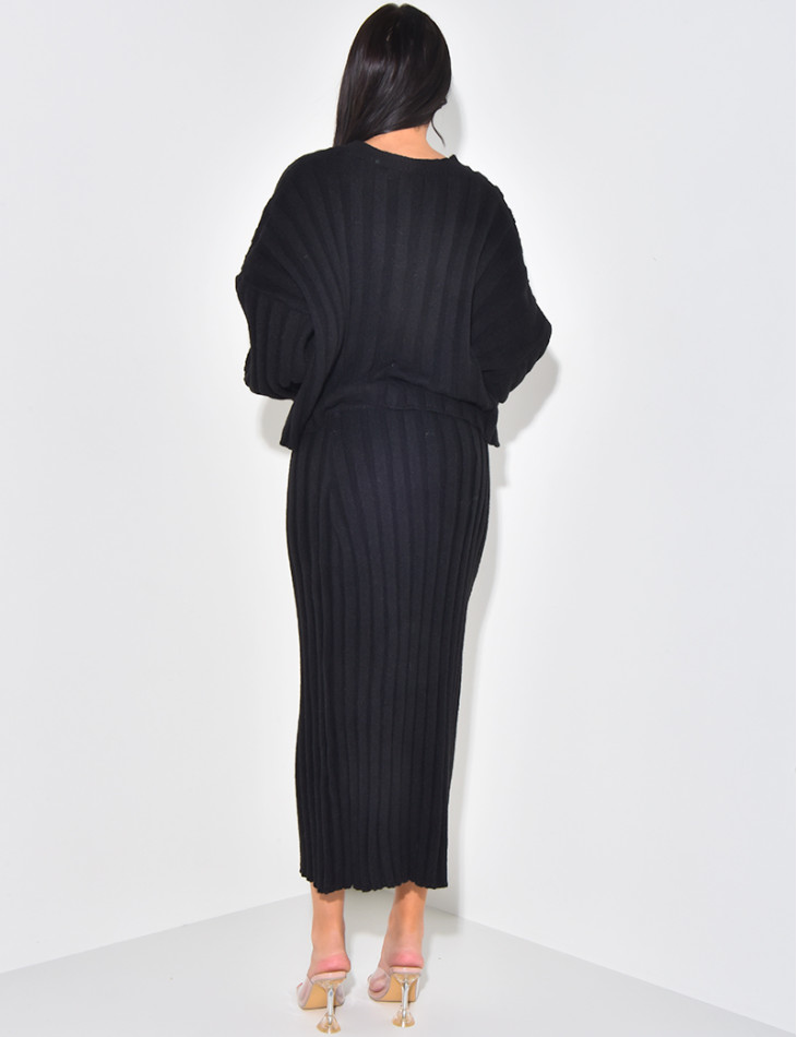 Long skirt and v-neck jumper in ribbed knitwear