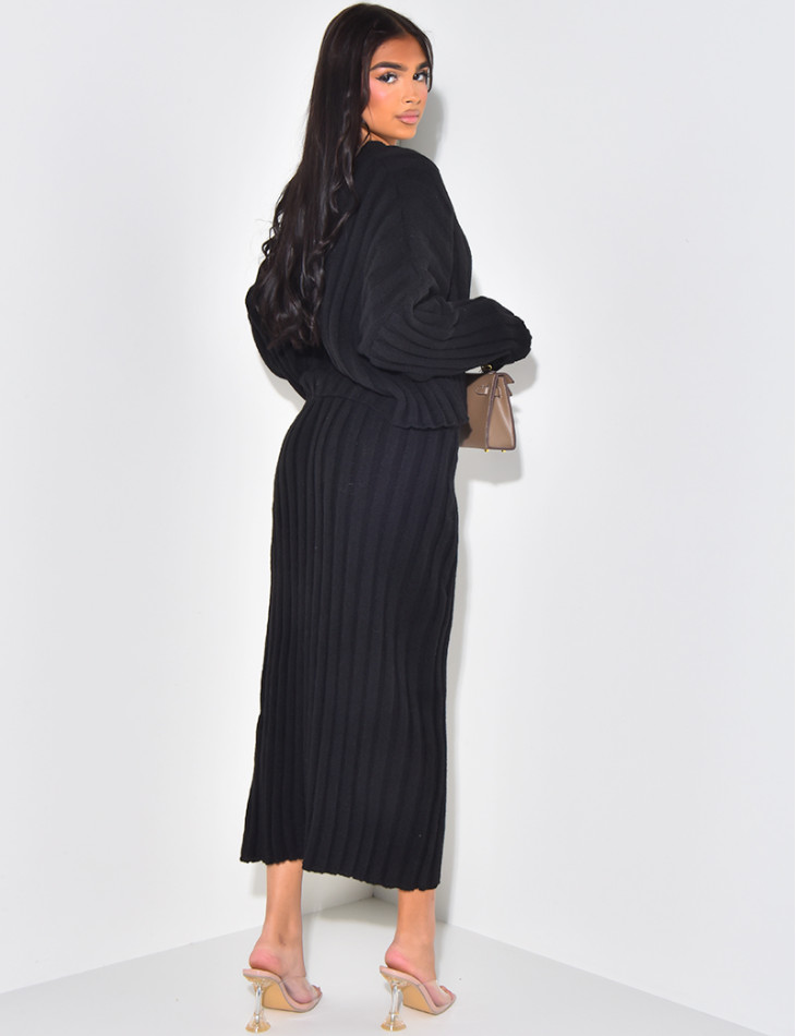 Long skirt and v-neck jumper in ribbed knitwear