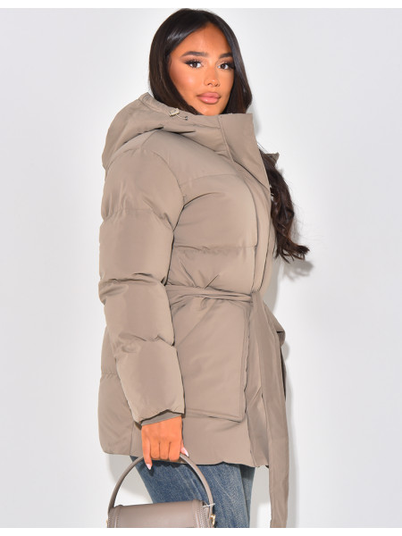 Kurze, taillierte Daunenjacke mit Kapuze