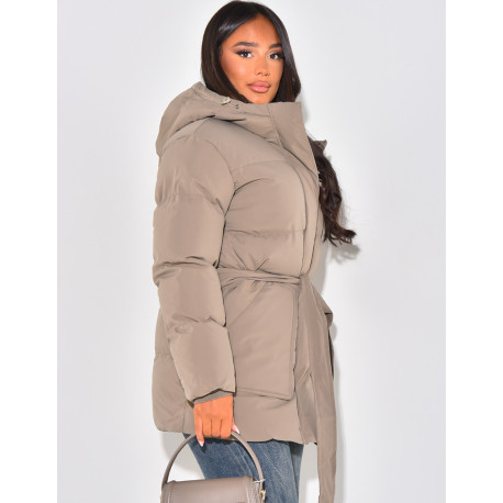 Kurze, taillierte Daunenjacke mit Kapuze