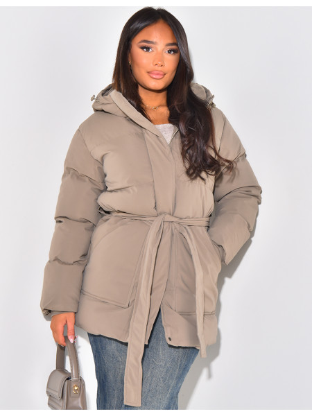 Kurze, taillierte Daunenjacke mit Kapuze