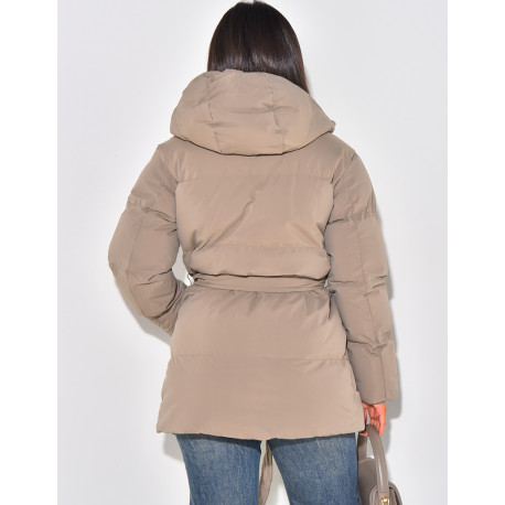Kurze, taillierte Daunenjacke mit Kapuze