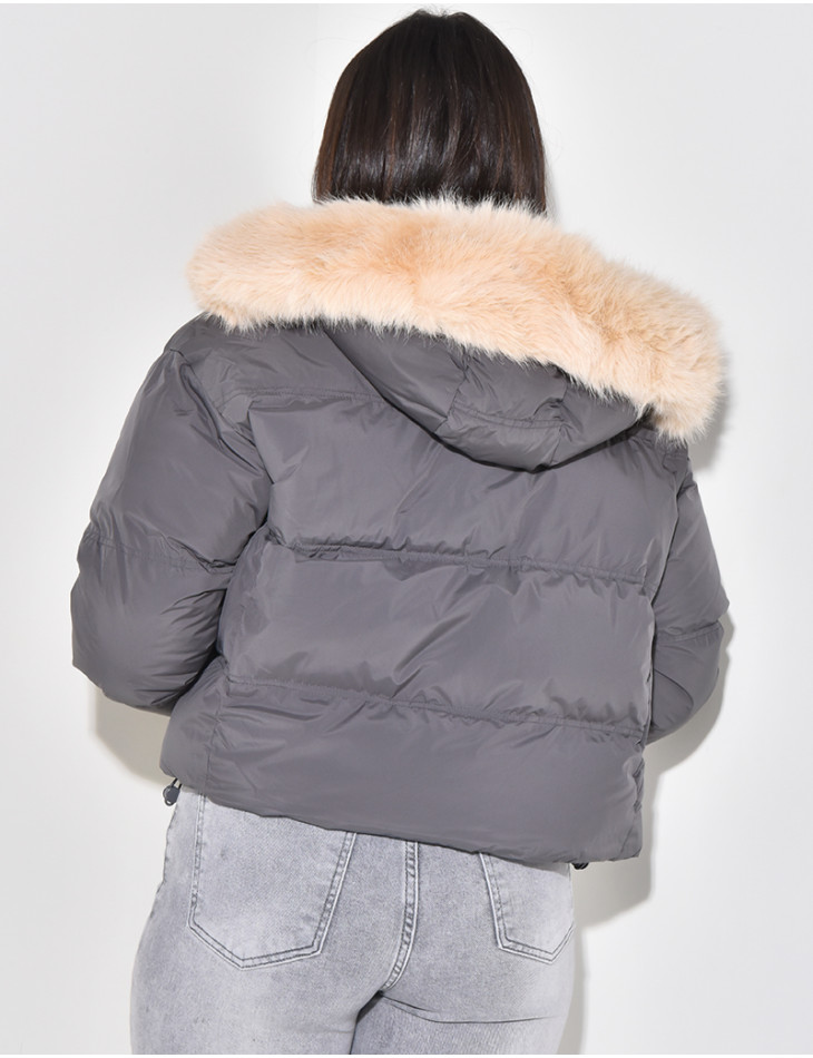 Doudoune courte à capuche en fourrure