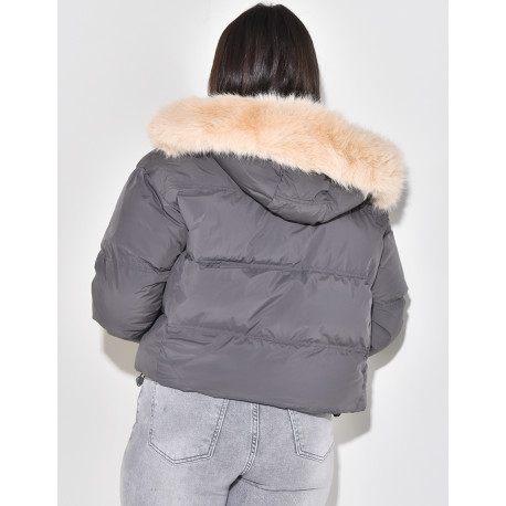 Doudoune courte à capuche en fourrure