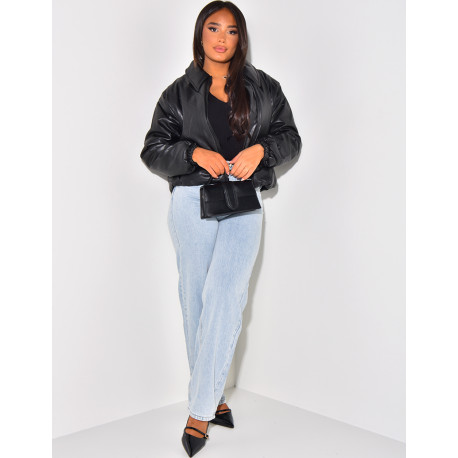 Kurze Jacke aus Lack-Kunstleder