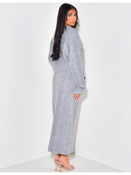 Set aus Rock und kurzem Pullover aus geflochtener Wolle.