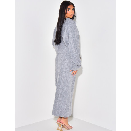 Set aus Rock und kurzem Pullover aus geflochtener Wolle.