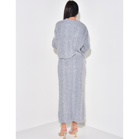 Set aus Rock und kurzem Pullover aus geflochtener Wolle.