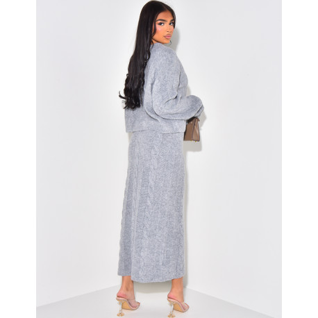 Set aus Rock und kurzem Pullover aus geflochtener Wolle.