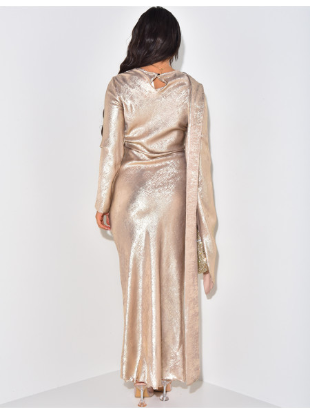 Robe longue près du corps à col ornée d'un foulard