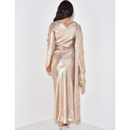 Robe longue près du corps à col ornée d'un foulard