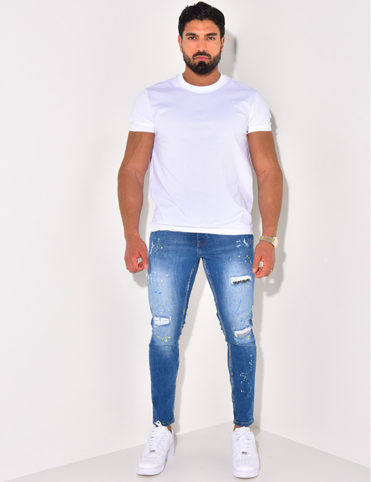 Jeans à tâches de peinture et chaînes