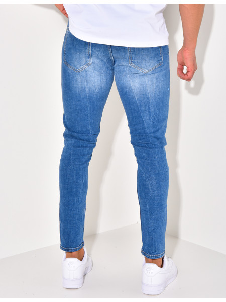 Jeans à tâches de peinture et chaînes