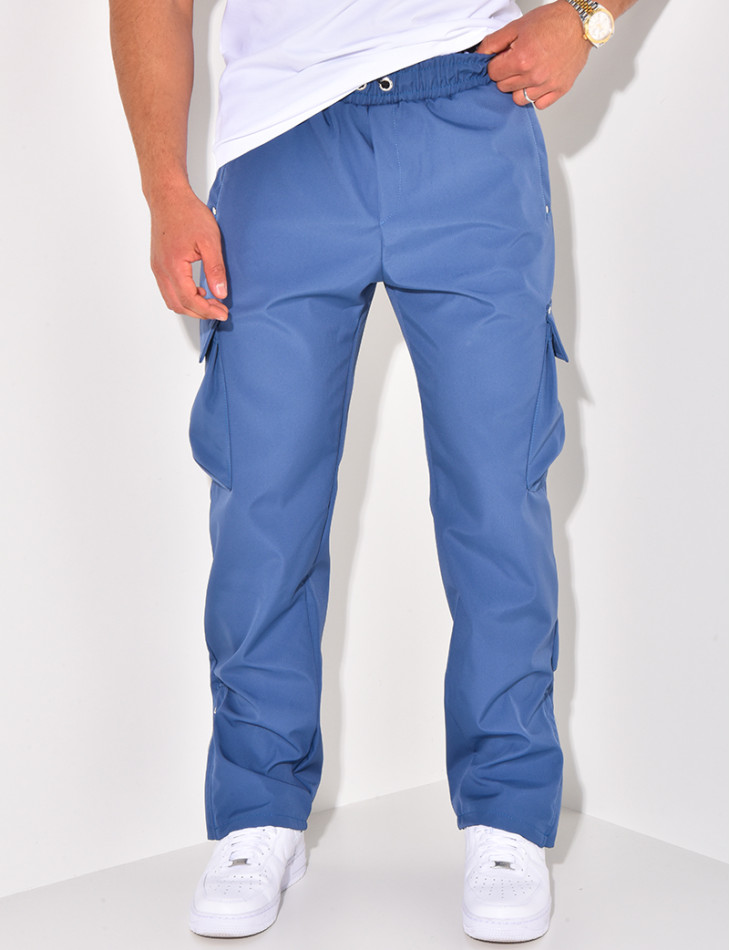Cargo trousers with pockets